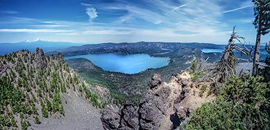 Paulina Lake and East Lake seen from the top of Paulina Peak(7,984 feet)in Newberry National Volcanic Monument