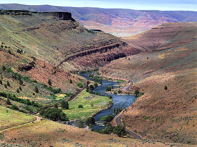 Oregon river picture of Deschutes River in Maupin; Central Oregon; Wasco County