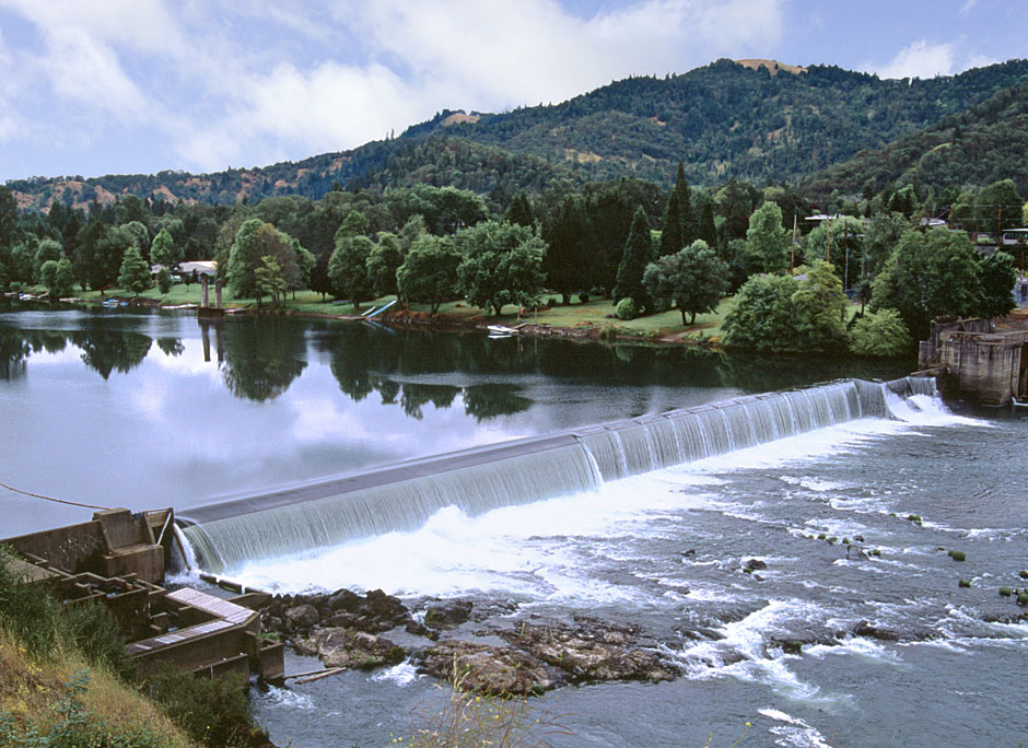 Buy this Winchester dam on the North Umpqua River picture