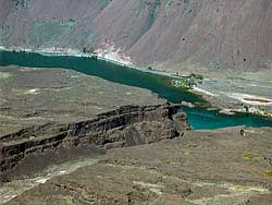 Lake Lenore situated between Alkali Lake to the north and Soap Lake to the south 